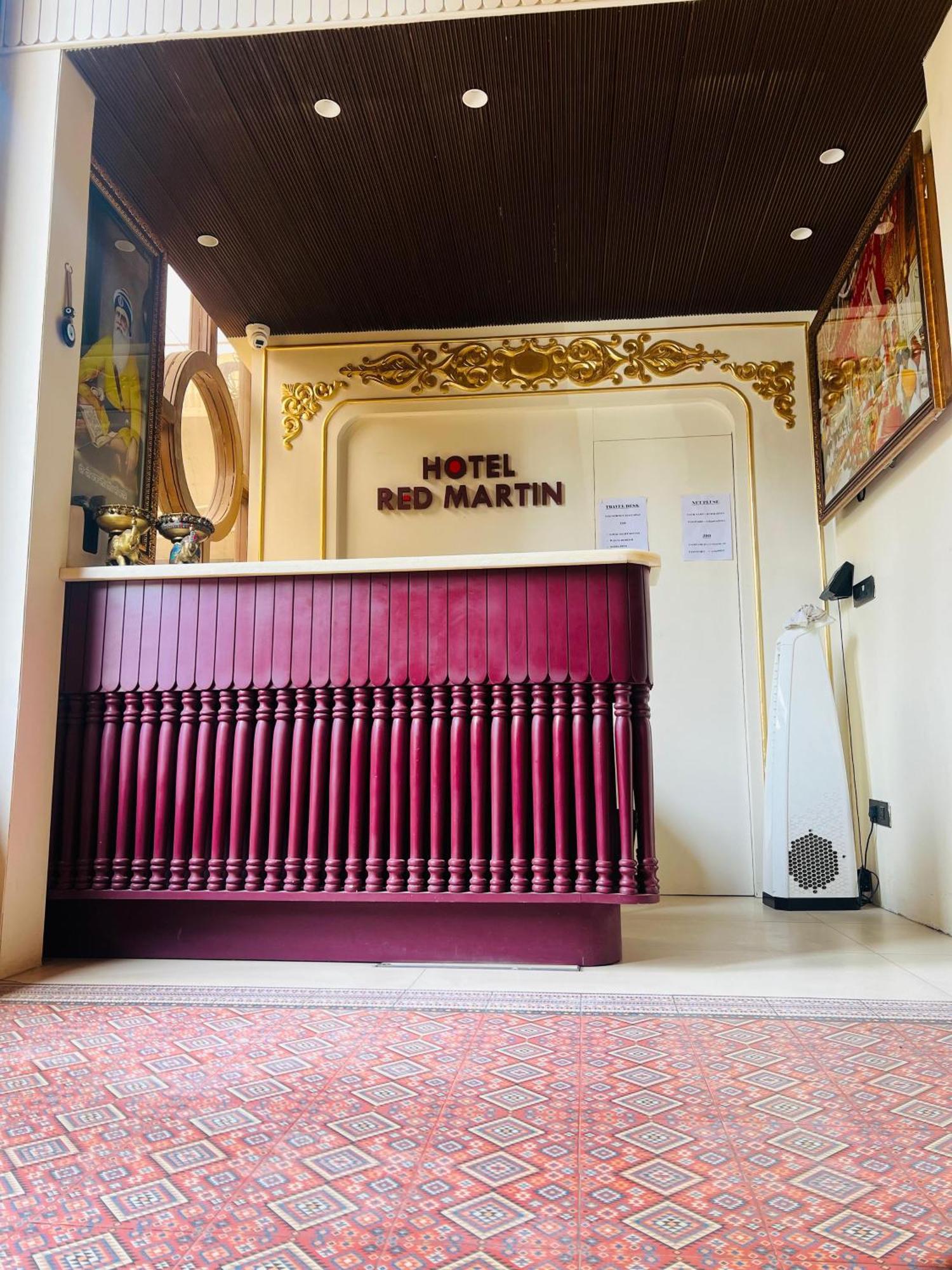 Hotel The Red Martin Near Jallianwala Bagh 3*