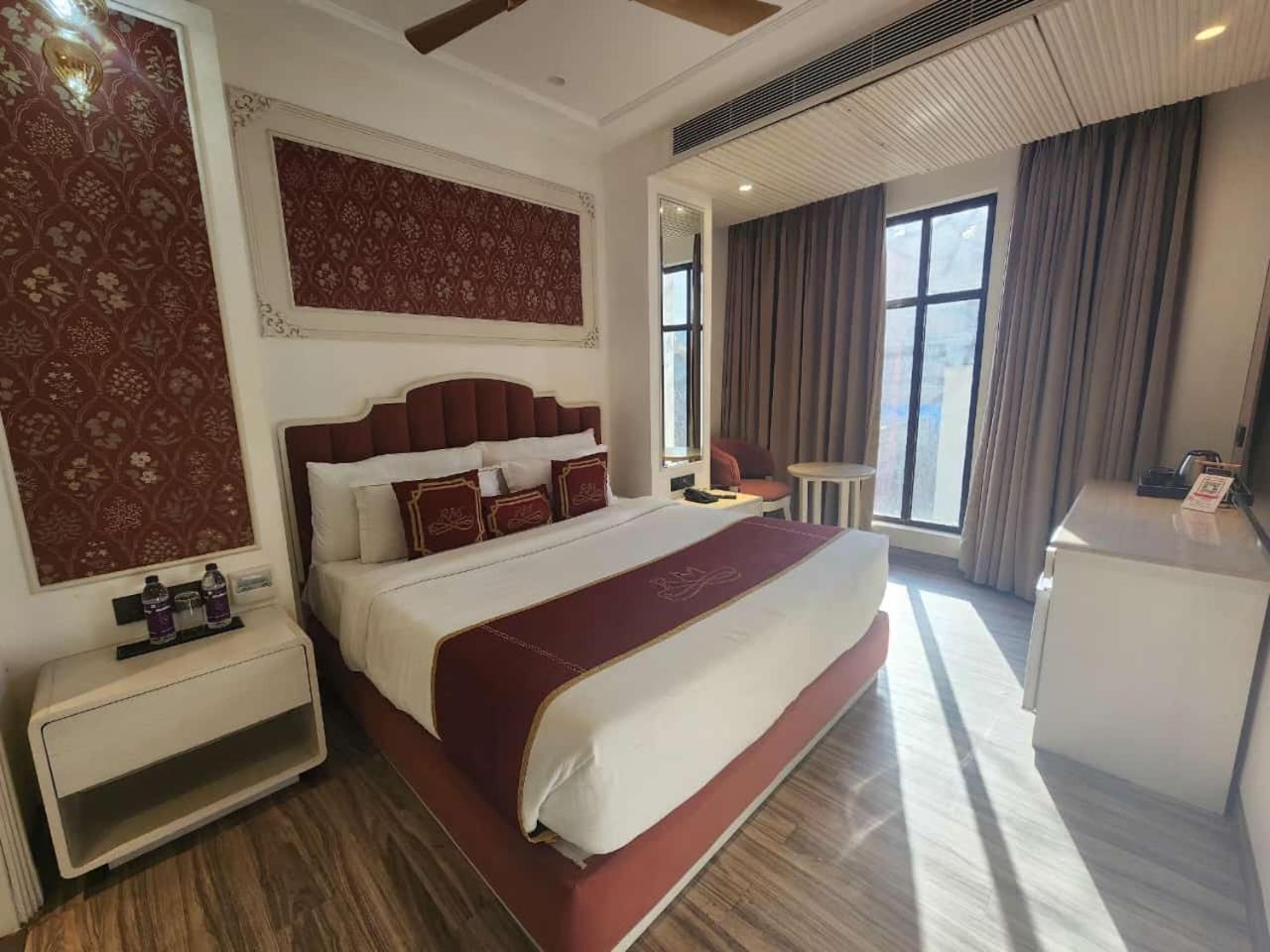 Hotel The Red Martin Near Jallianwala Bagh 3*